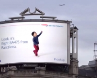 (中文) 英國航空施了一點「魔法」,讓電子廣告牌上的小孩懂得追蹤飛機 (中文) 英國航空施了一點「魔法」,讓電子廣告牌上的小孩懂得追蹤飛機