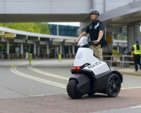 (中文) 新款 Segway 巡邏用車,多了…一個輪子 (中文) 新款 Segway 巡邏用車,多了…一個輪子