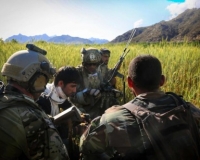 (中文) 5名駐阿美軍士兵遇襲求援後被友軍誤炸身亡 (中文) 5名駐阿美軍士兵遇襲求援後被友軍誤炸身亡